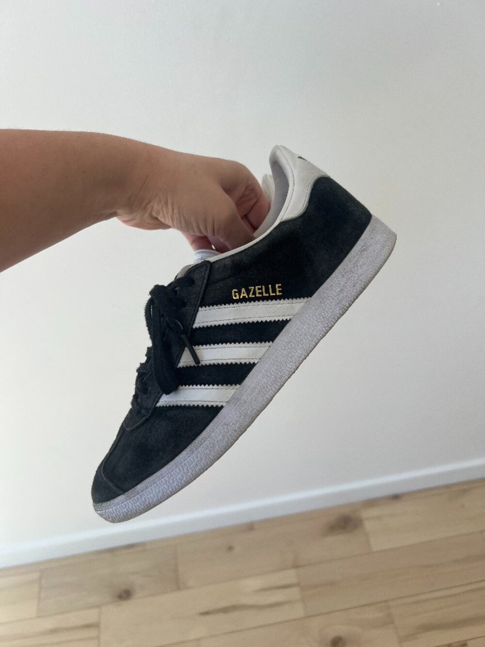 Adidas Gazelle OG dark navy with white stripes - size 7 (women 7.5-8) - Picture 4 of 5